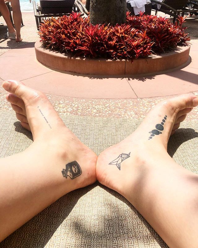 carrie hope fletcher feet