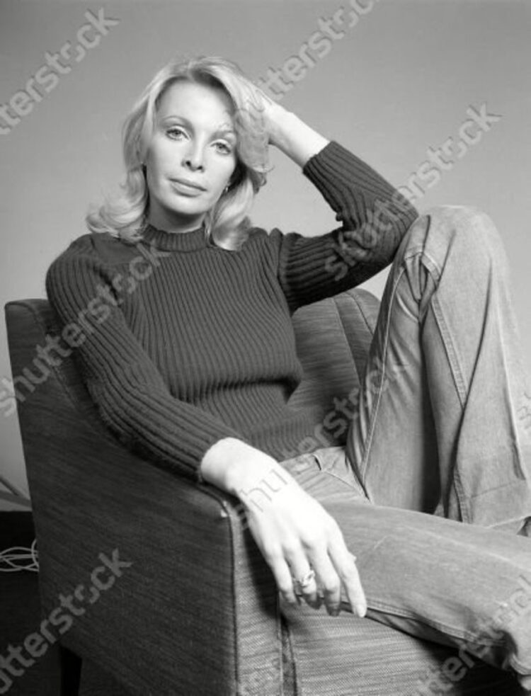 cassandra harris feet 4