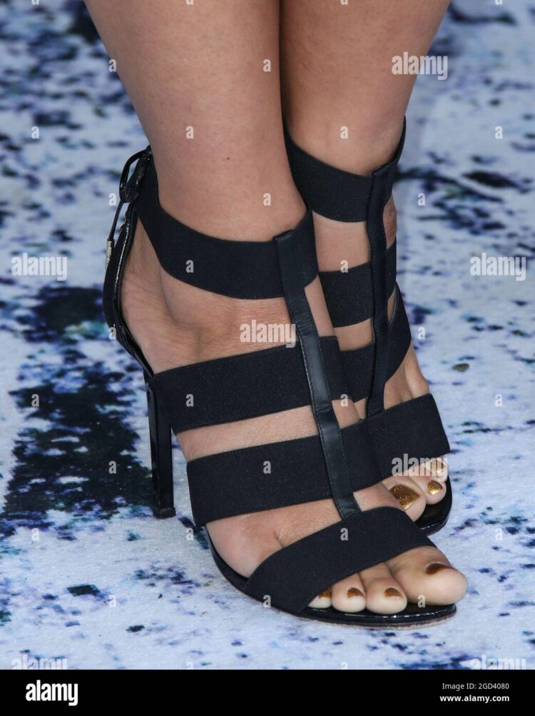 cassandra jean feet 2