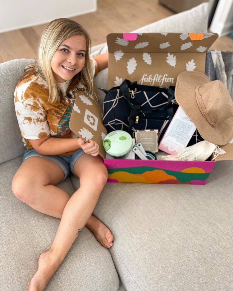 cassie hollister feet 3