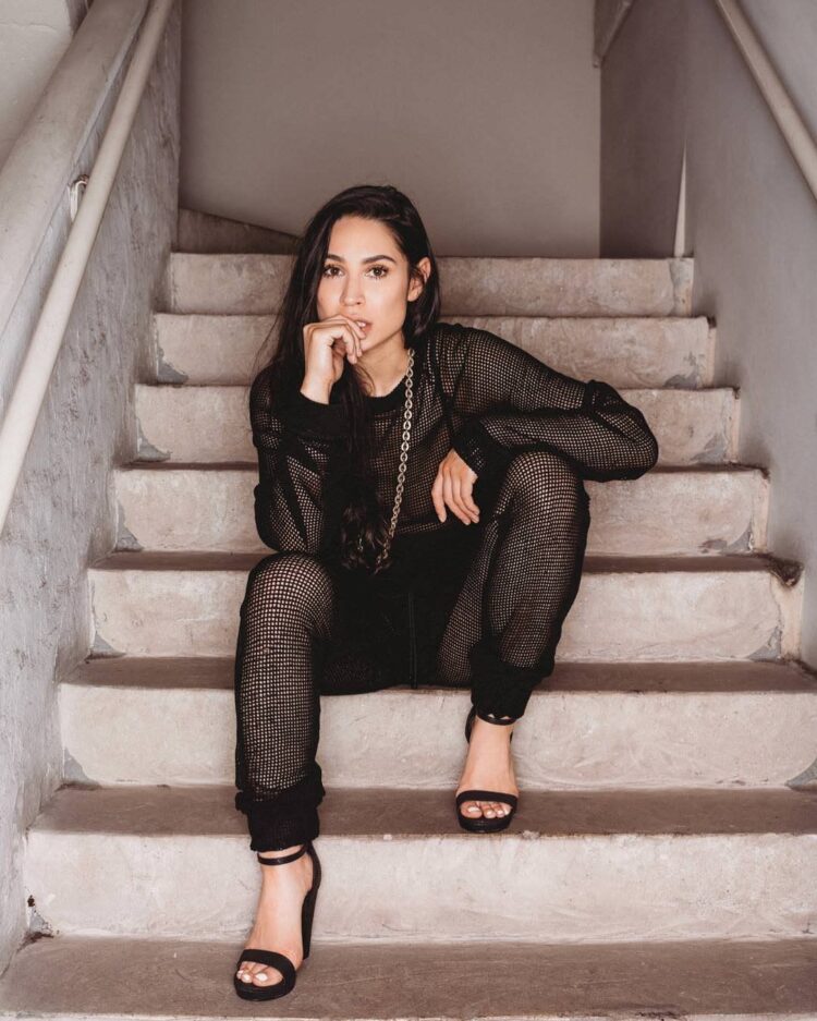 cassie steele feet