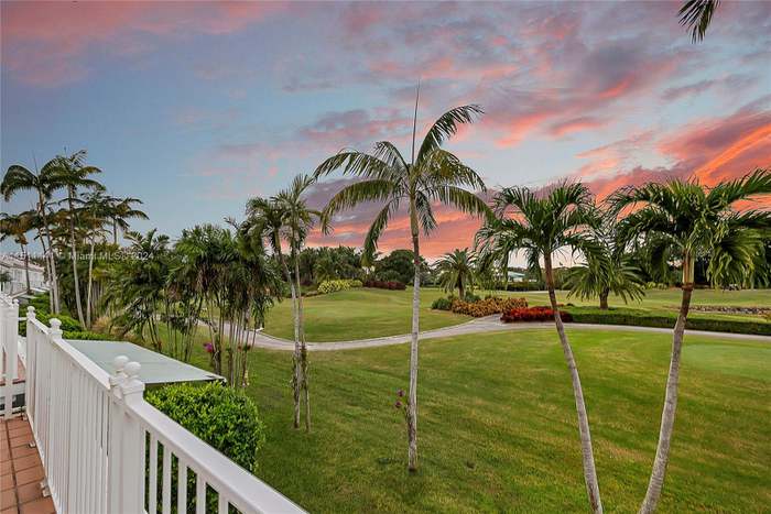 castania vega feet 6