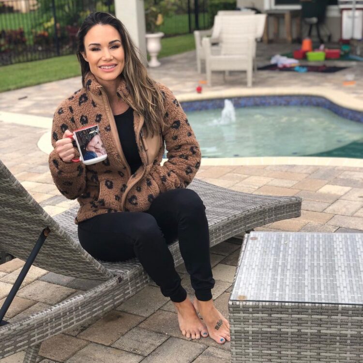 catalina white feet 2