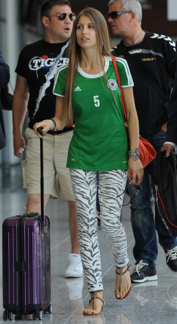 cathy hummels feet 2