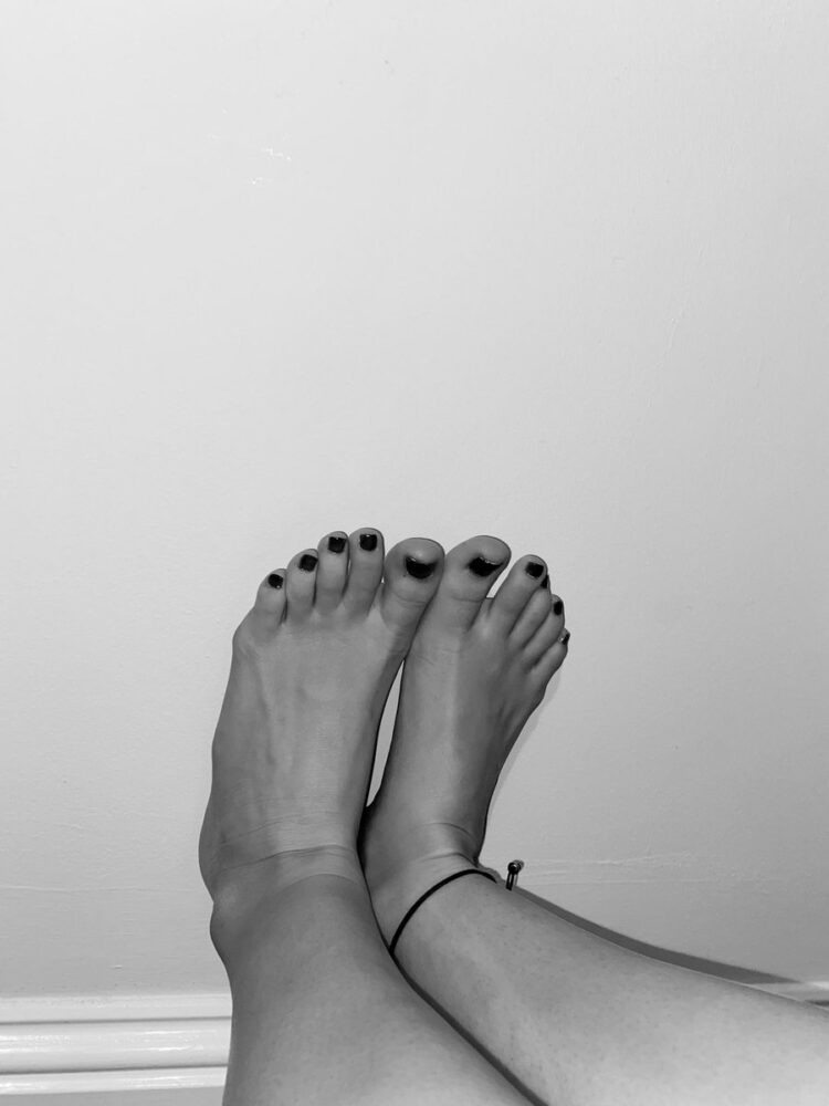 catie lee feet 5