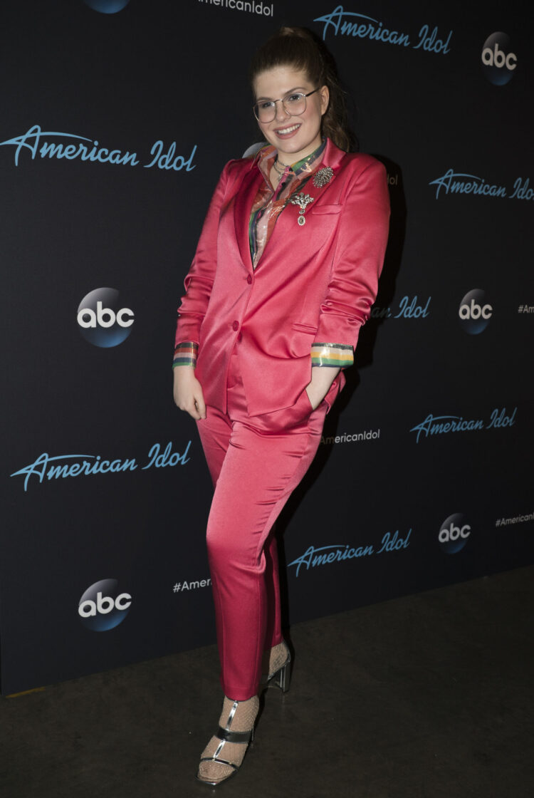 catie turner feet scaled