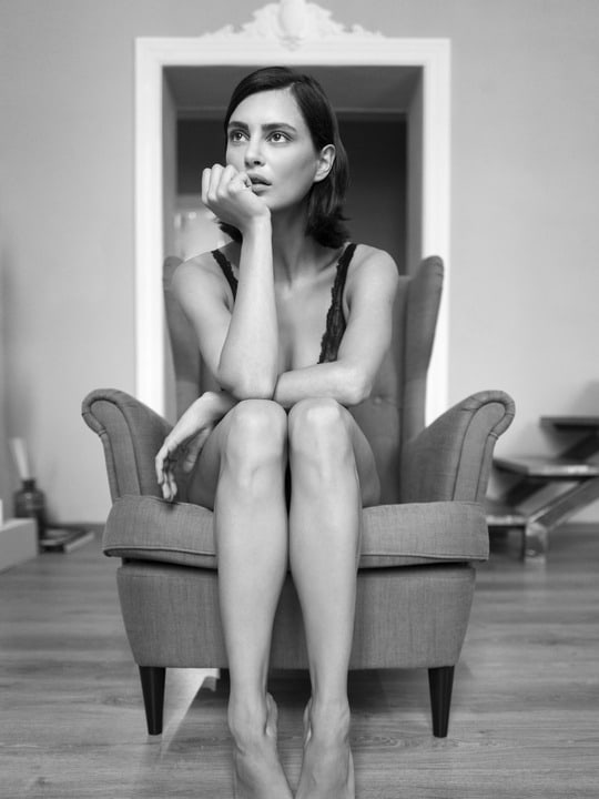 catrinel menghia feet 3