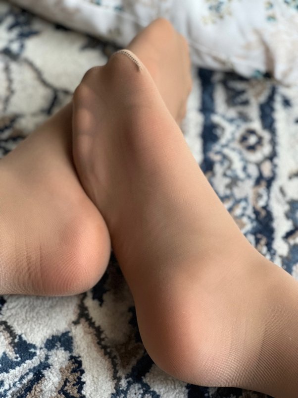 cecilia hanna feet 3