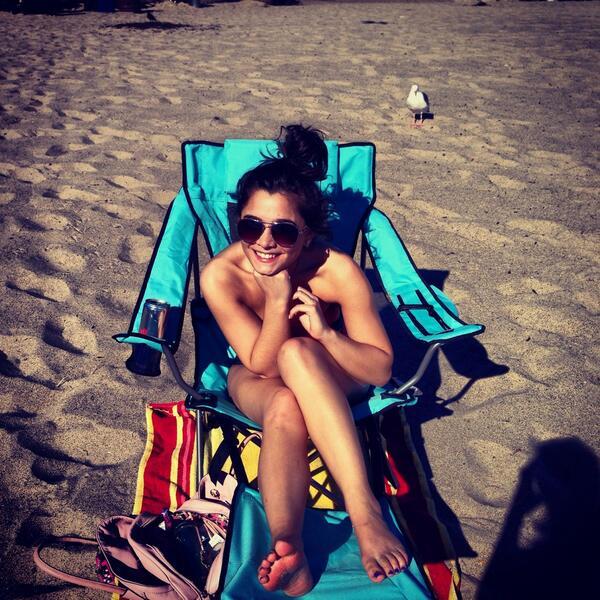 celesta deastis feet 4