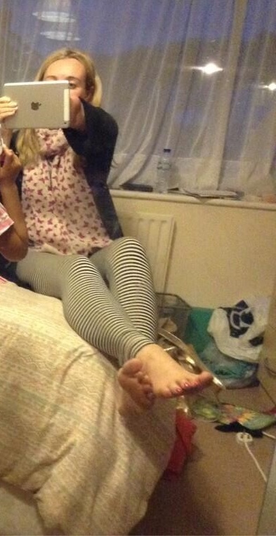 cerrie burnell feet 4