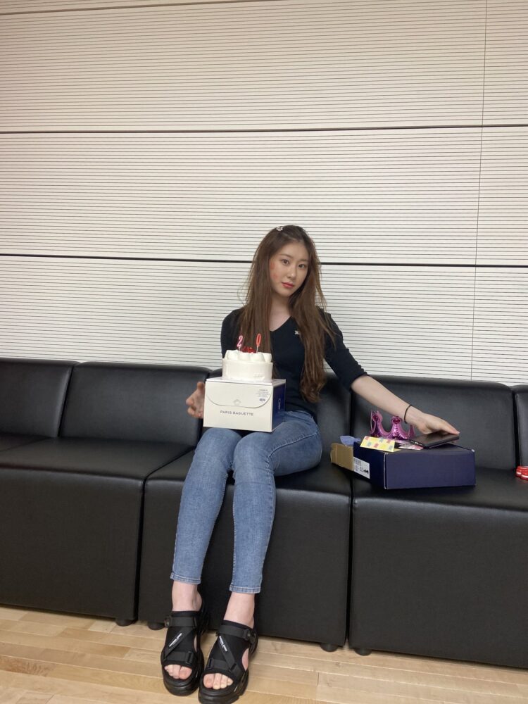 chaeryeong feet 4