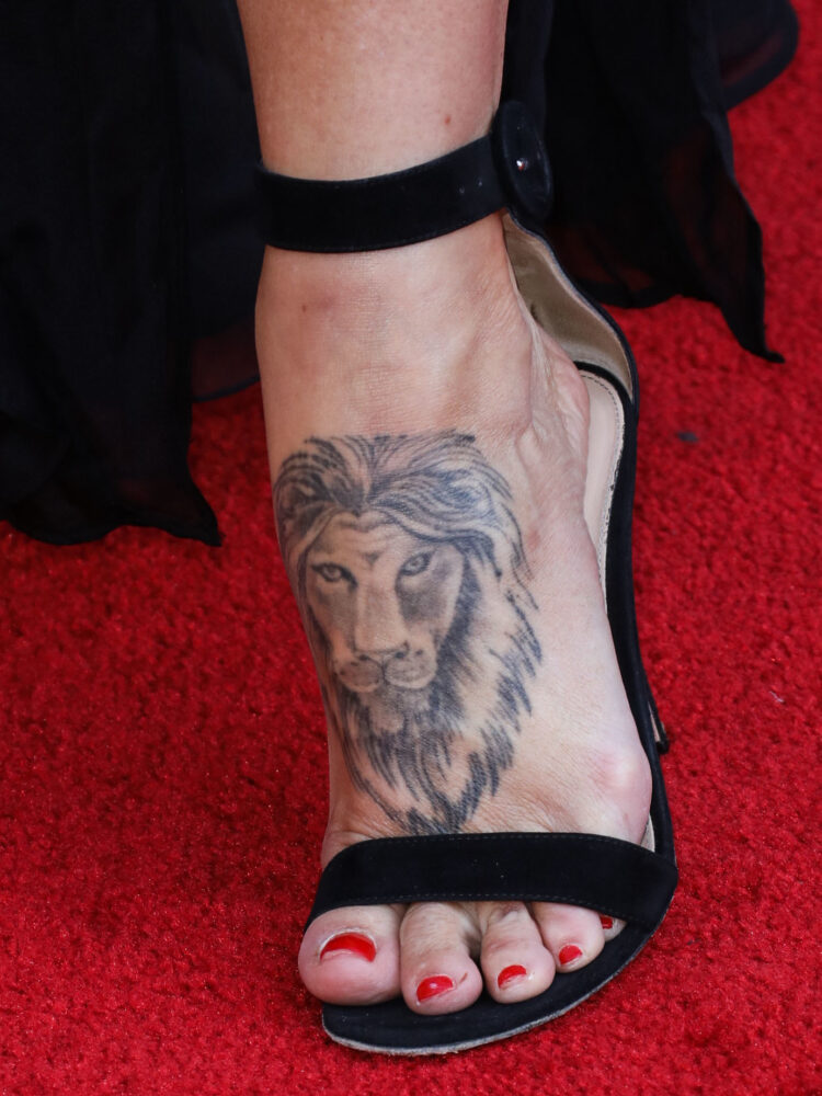 charisma carpenter feet 3