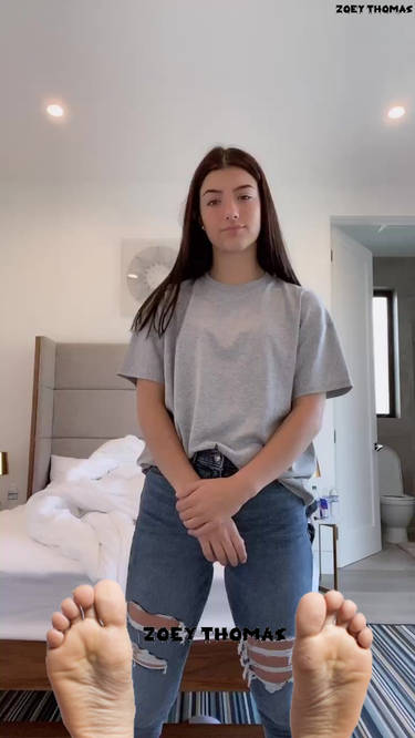 charli damelio feet 2