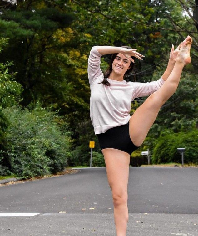 charli damelio feet 5