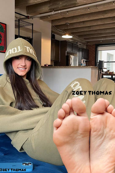 charli damelio feet 6
