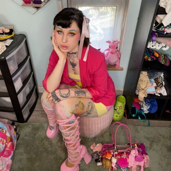 charlie hayes feet 5