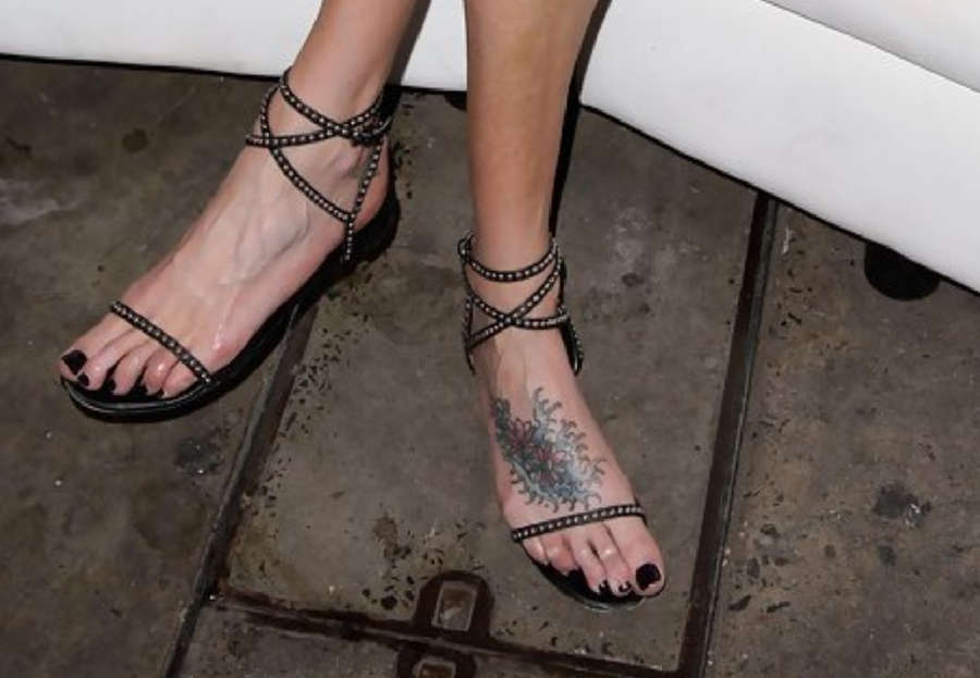 charlotte dawson feet 3