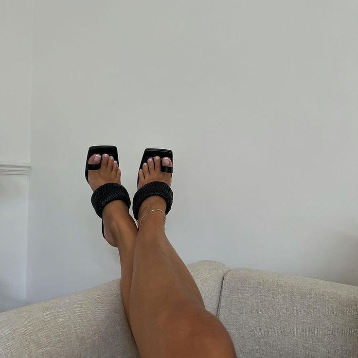 charlotte emliy sanders feet 1