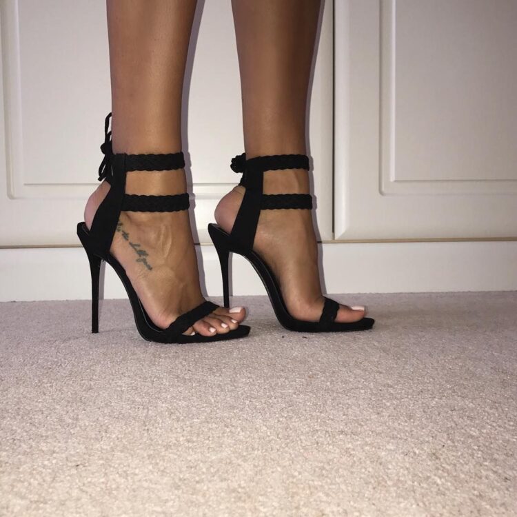 charlotte emliy sanders feet 3