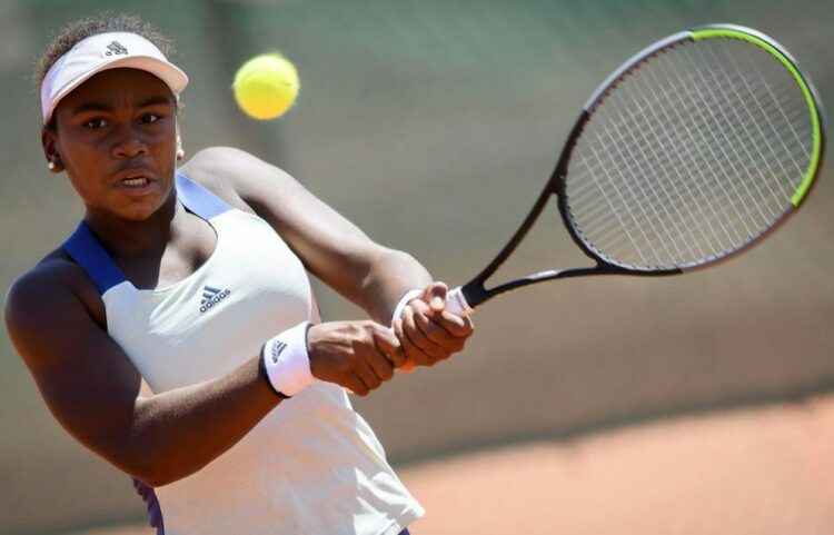 chelsea fontenel feet 5