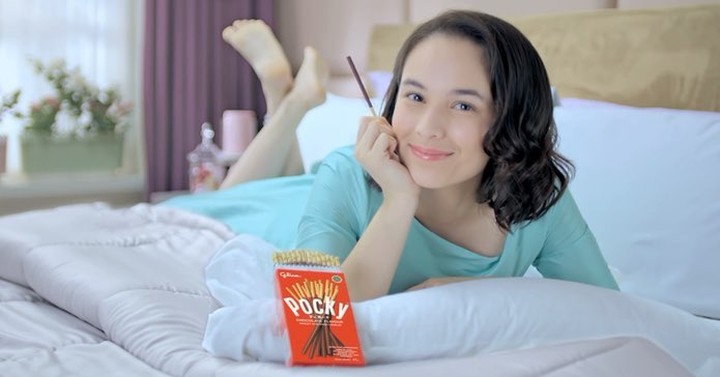 chelsea islan feet 3