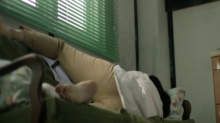 chelsea islan feet 5