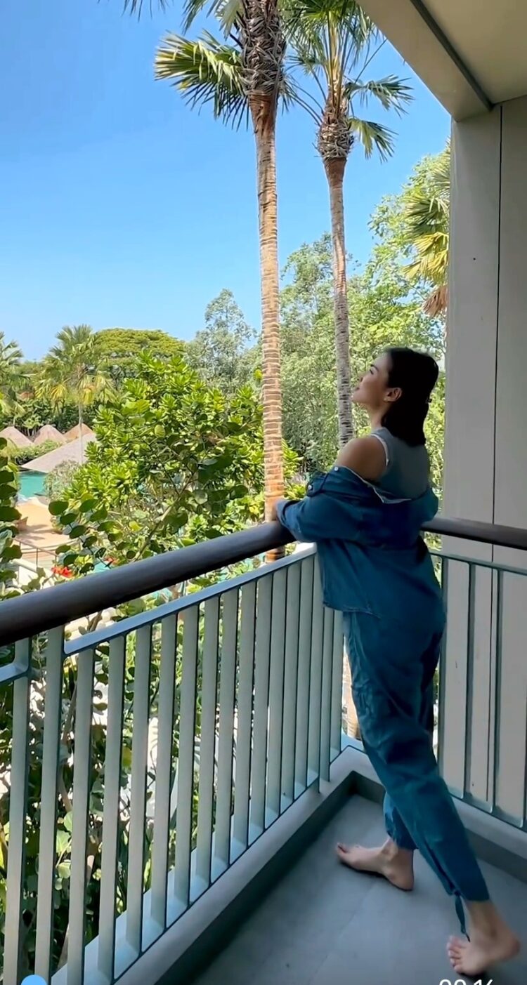 chelsea olivia feet 5