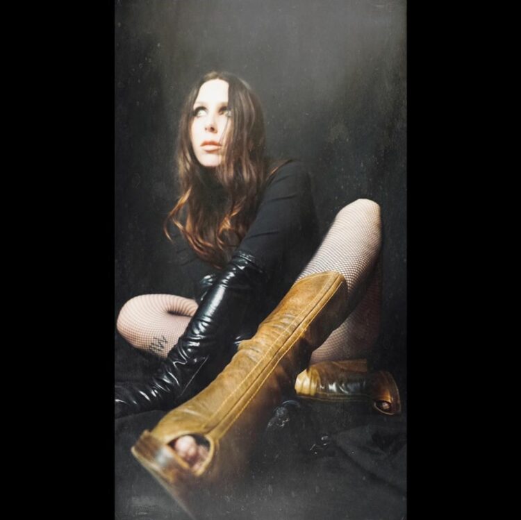 chelsea wolfe feet 1
