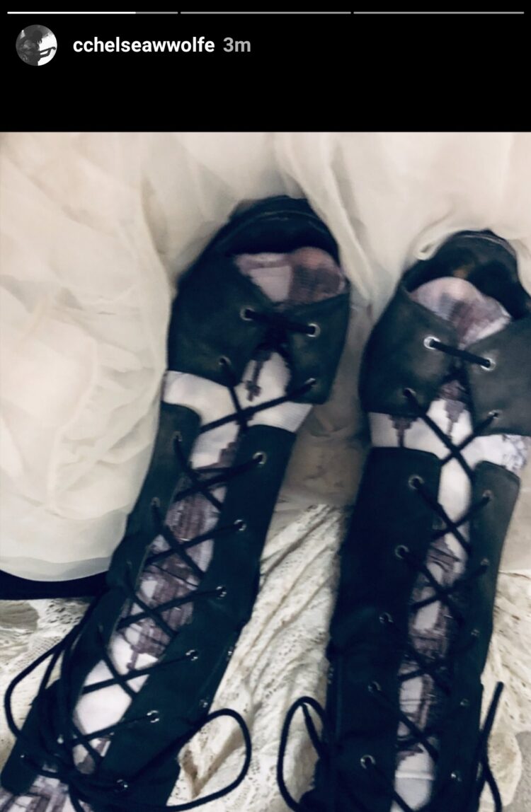 chelsea wolfe feet 2