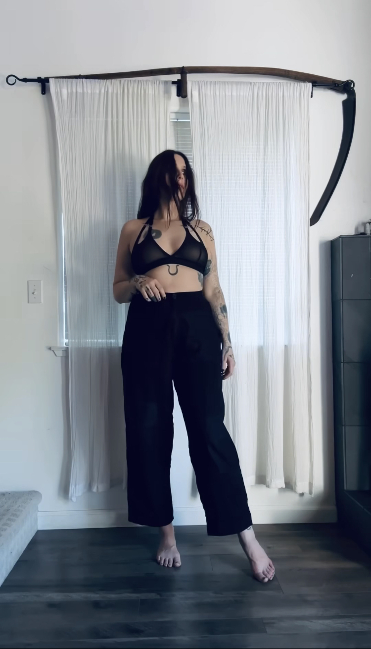 chelsea wolfe feet 6