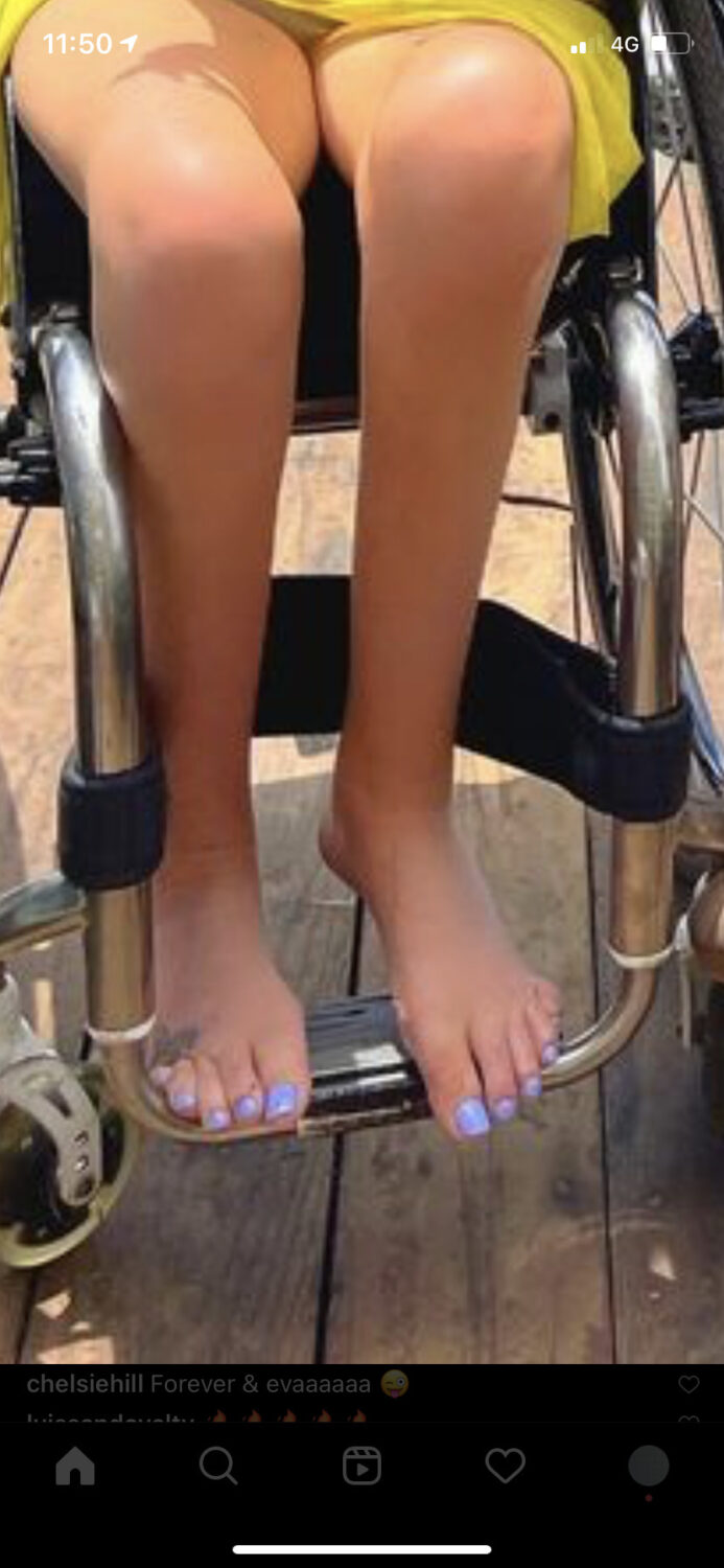 chelsie hill feet 5