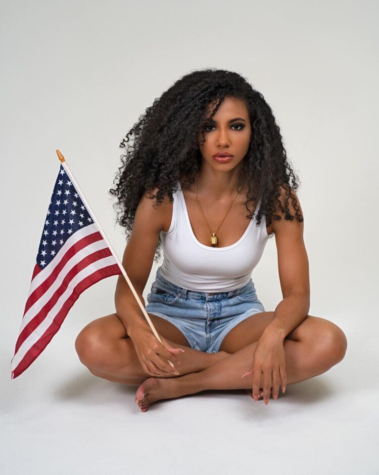 cheslie kryst feet 1