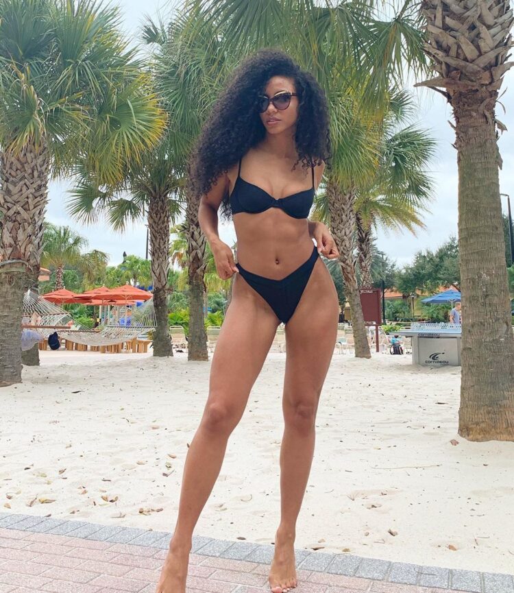 cheslie kryst feet 4