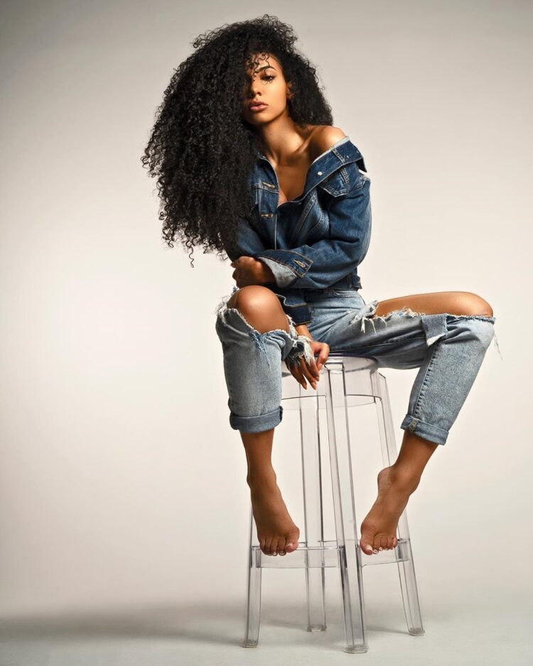 cheslie kryst feet 5