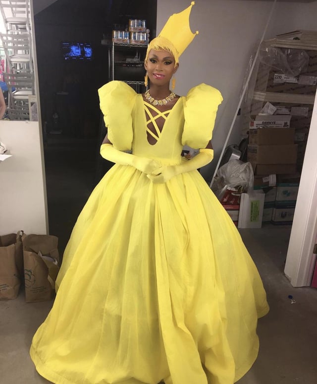 chi chi monet feet 4