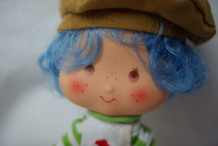 chicle de fresa dolls feet scaled