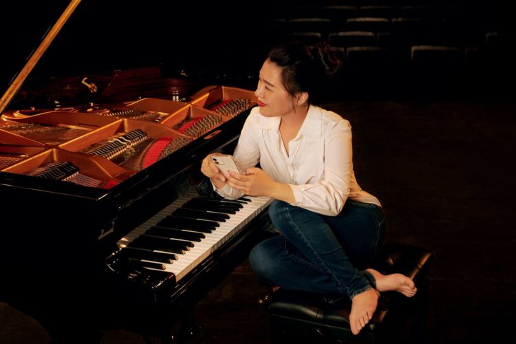 ching yun hu feet 2