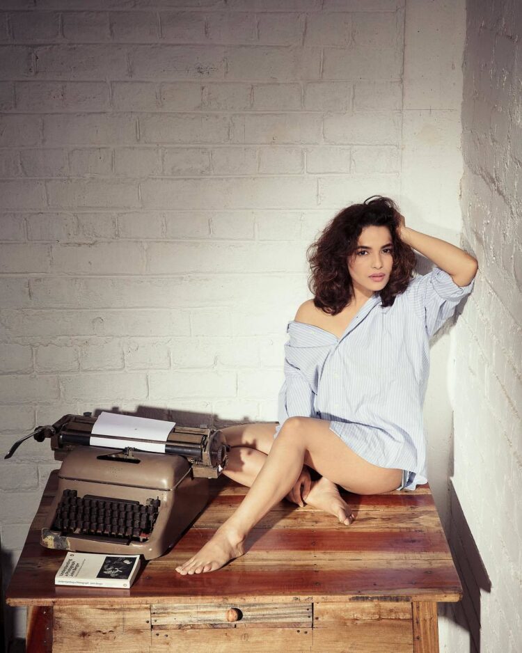 chitrashi rawat feet 2