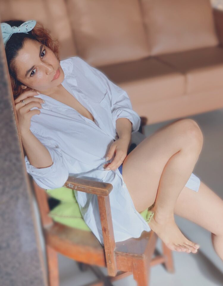 chitrashi rawat feet 3