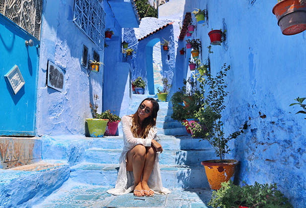 chloe barry hang feet 4