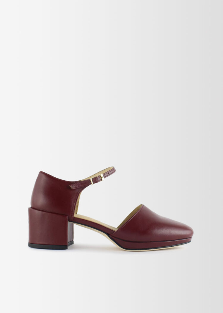 chloe bordeaux feet 2