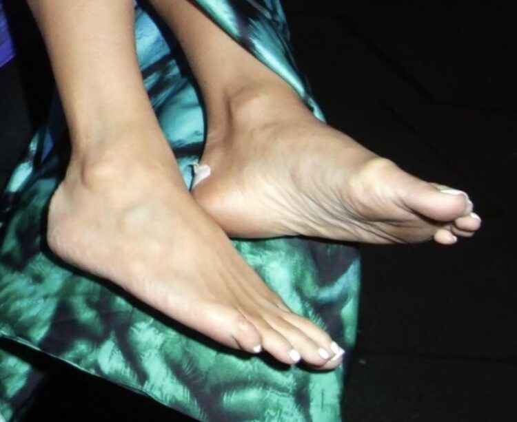 chloe burrows feet 1
