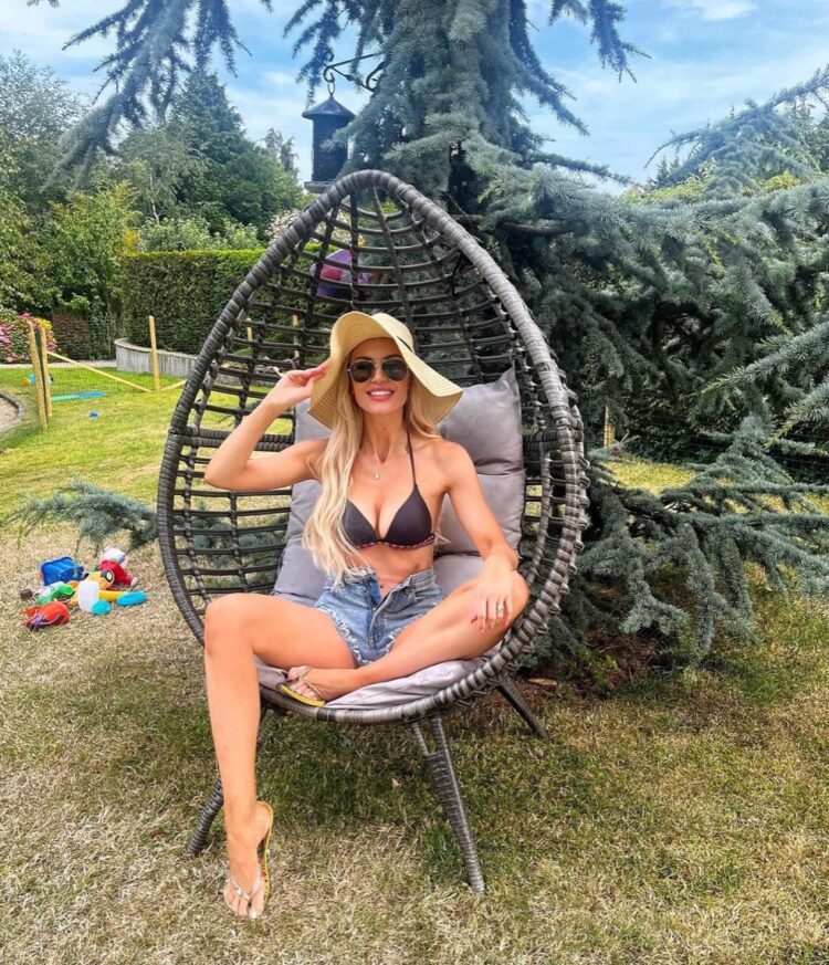 chloe davison feet 2