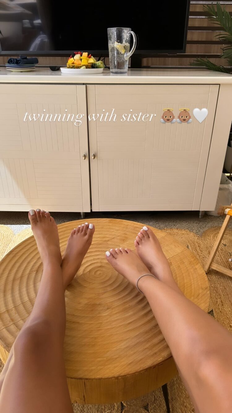 chloe jessica feet