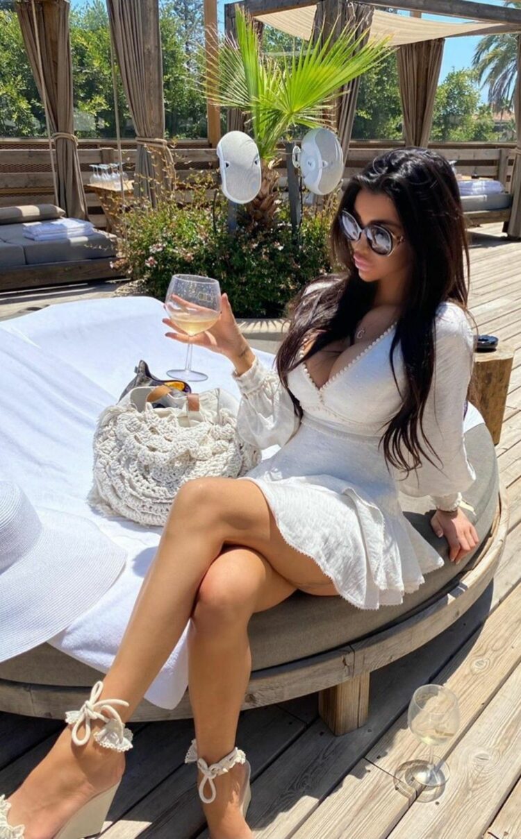 chloe khan feet 1