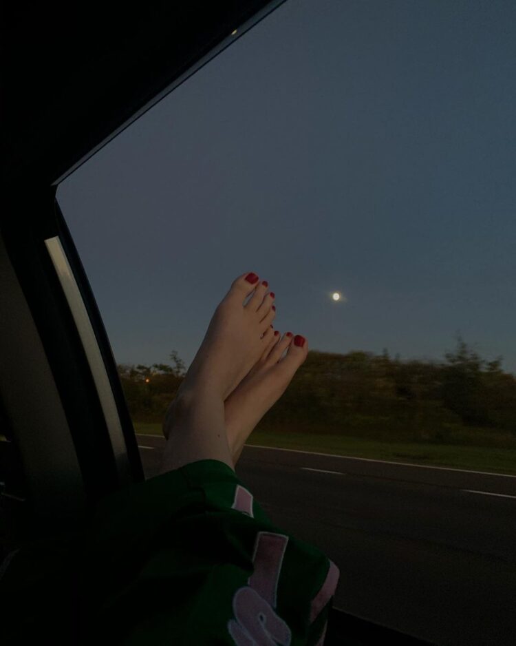 chloe kohanski feet 1