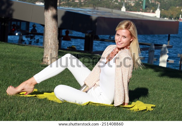 chloe loughnan feet 1