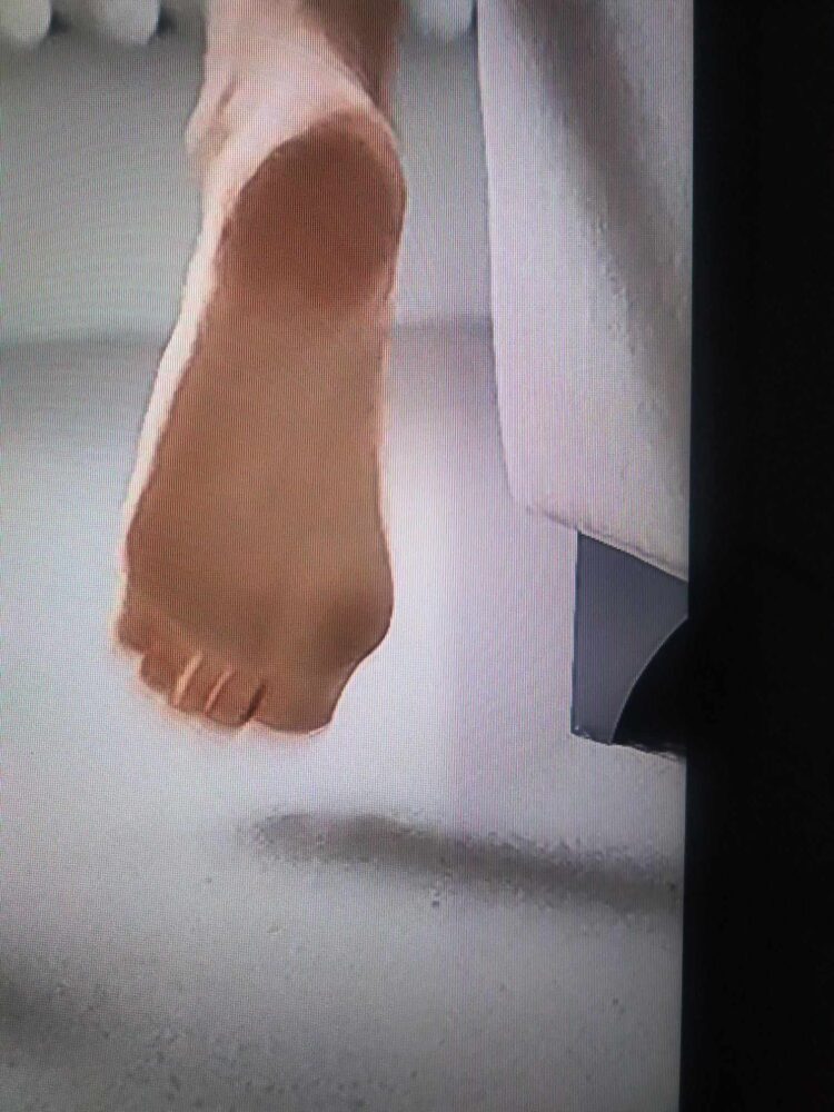 chloe madeley feet 3