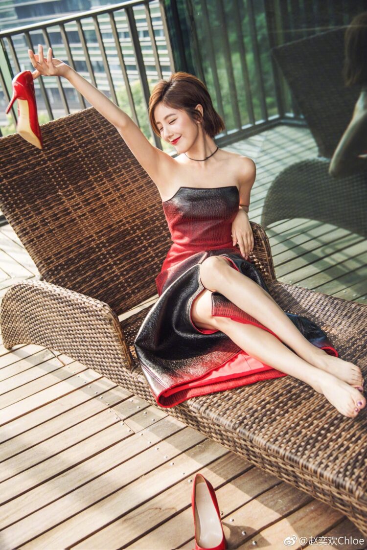 chloe zhao feet scaled