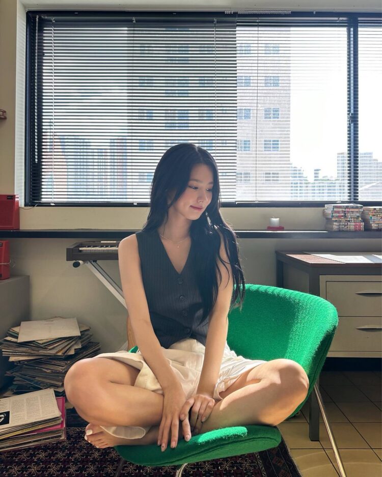 cho mi yeon feet